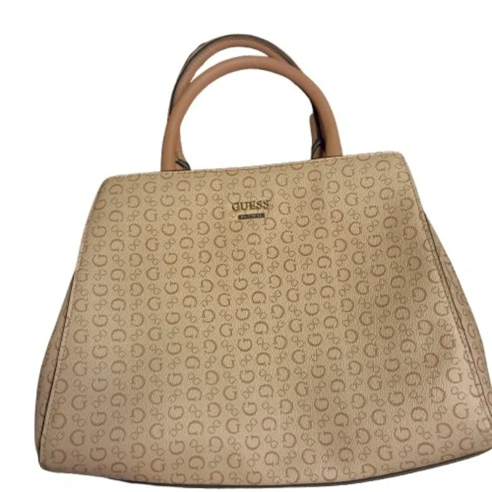 Guess Logo Print Satchel Handbag Beige Tan Convertible Strap‎ Top Handle Bag